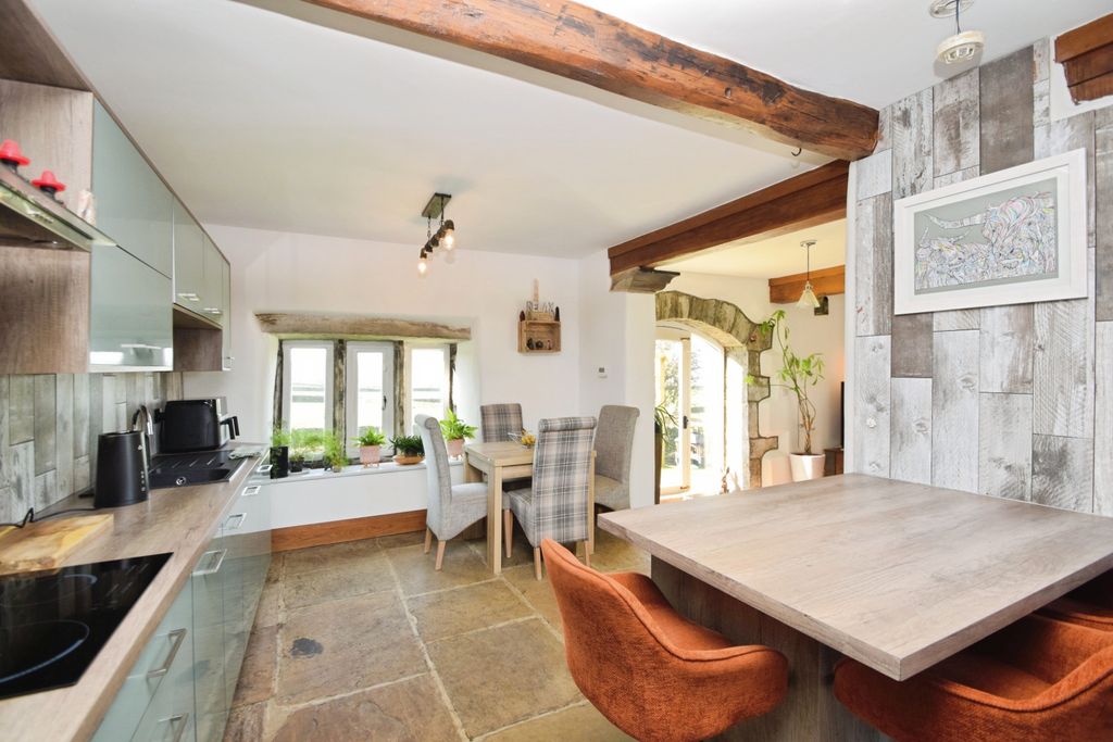 Property photo 2 of 35