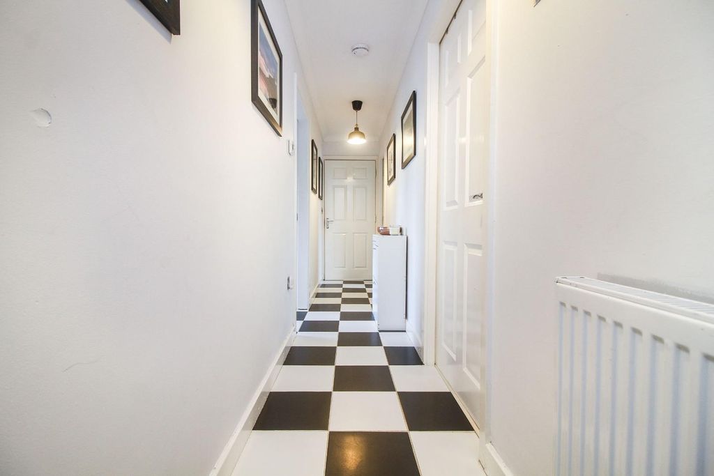Property photo 2 of 8 2