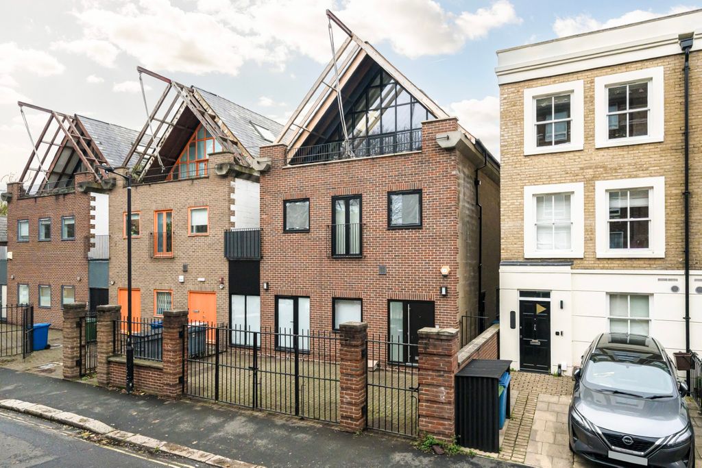 Property photo 3 of 24