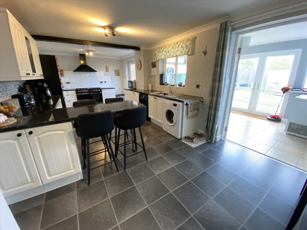Property photo 3 of 11 Dining Kitchen: