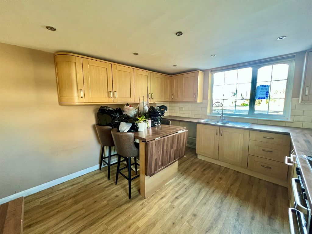 Property photo 2 of 27 Kitchen