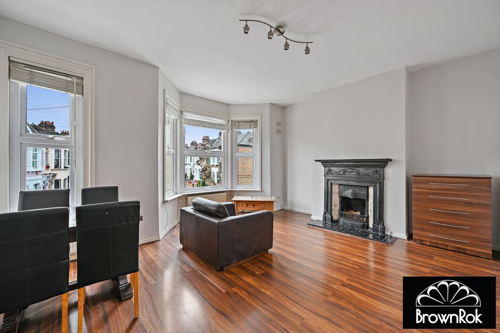 Property photo 2 of 7 18Langler4