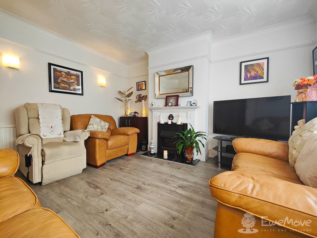 Property photo 2 of 13 Lounge_liv