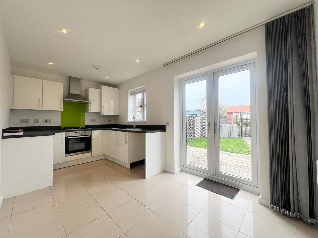 Property photo 3 of 9 Kitchen