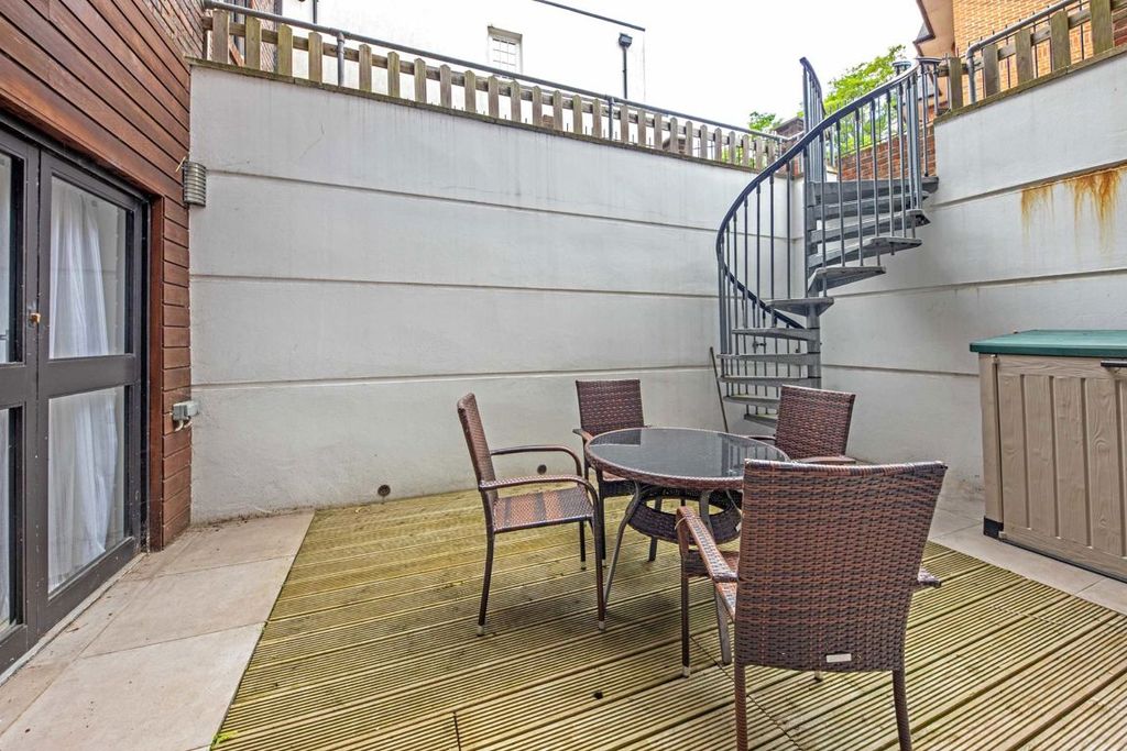 Additional image 6 of 3 bed flat for saleHigh Street, Hampton TW12