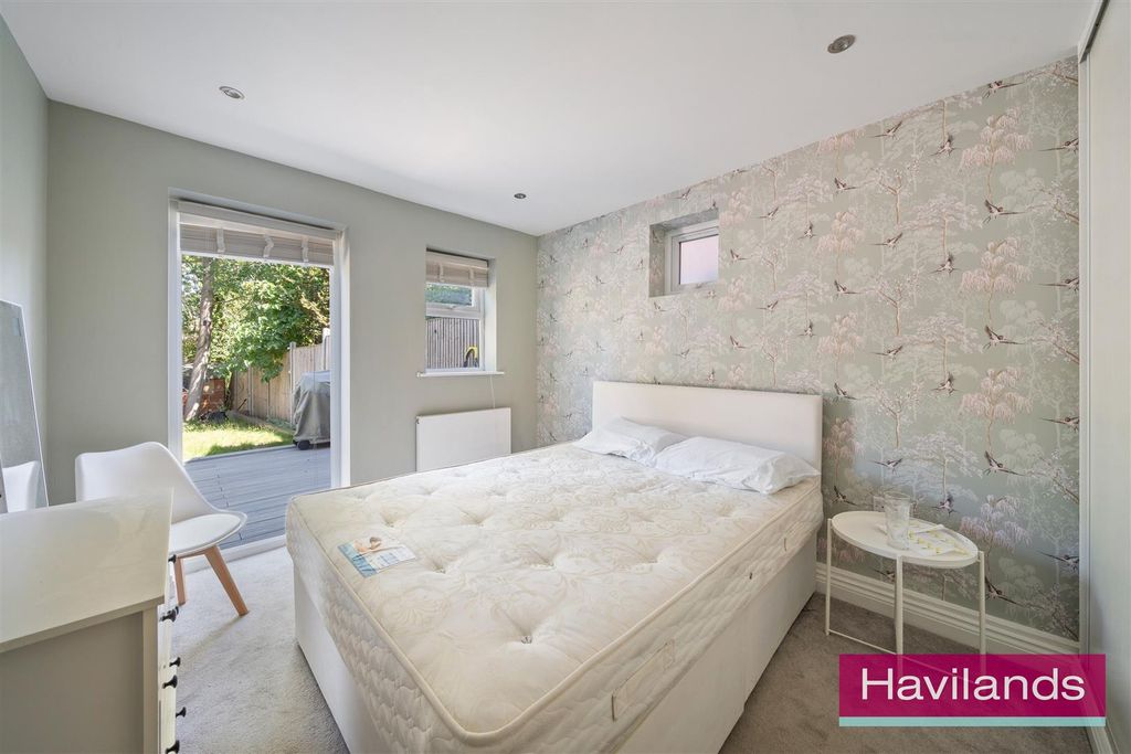 Property photo 1 of 12 Eversley Park Road-10.Jpg