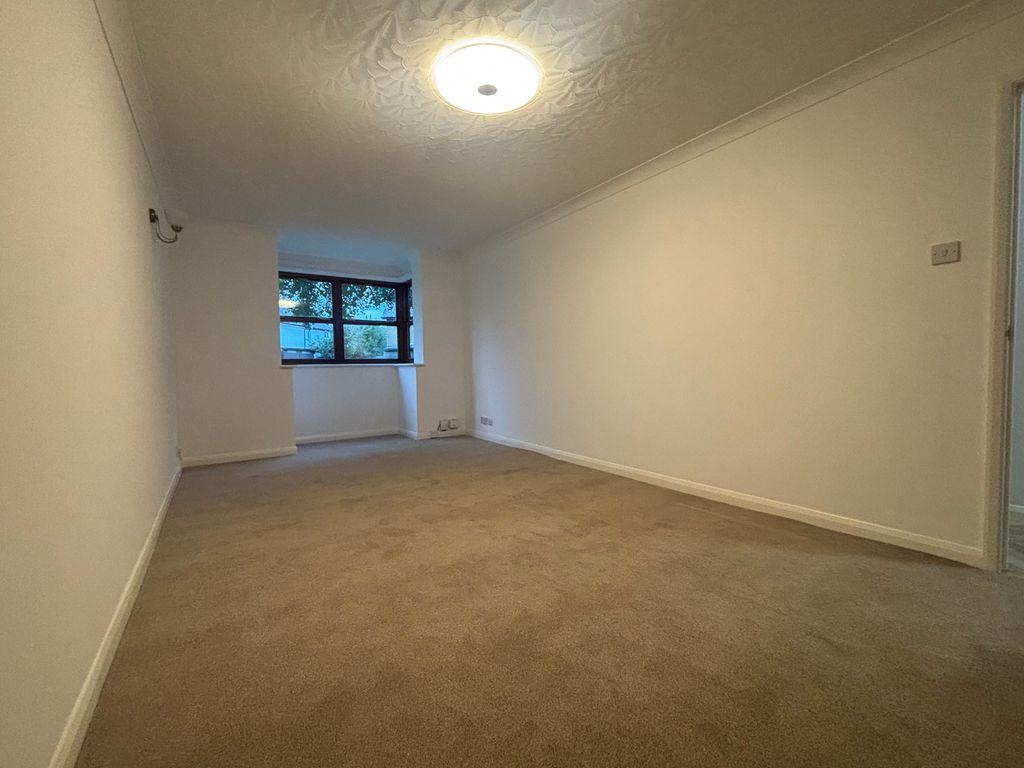 Property photo 2 of 9 Lounge