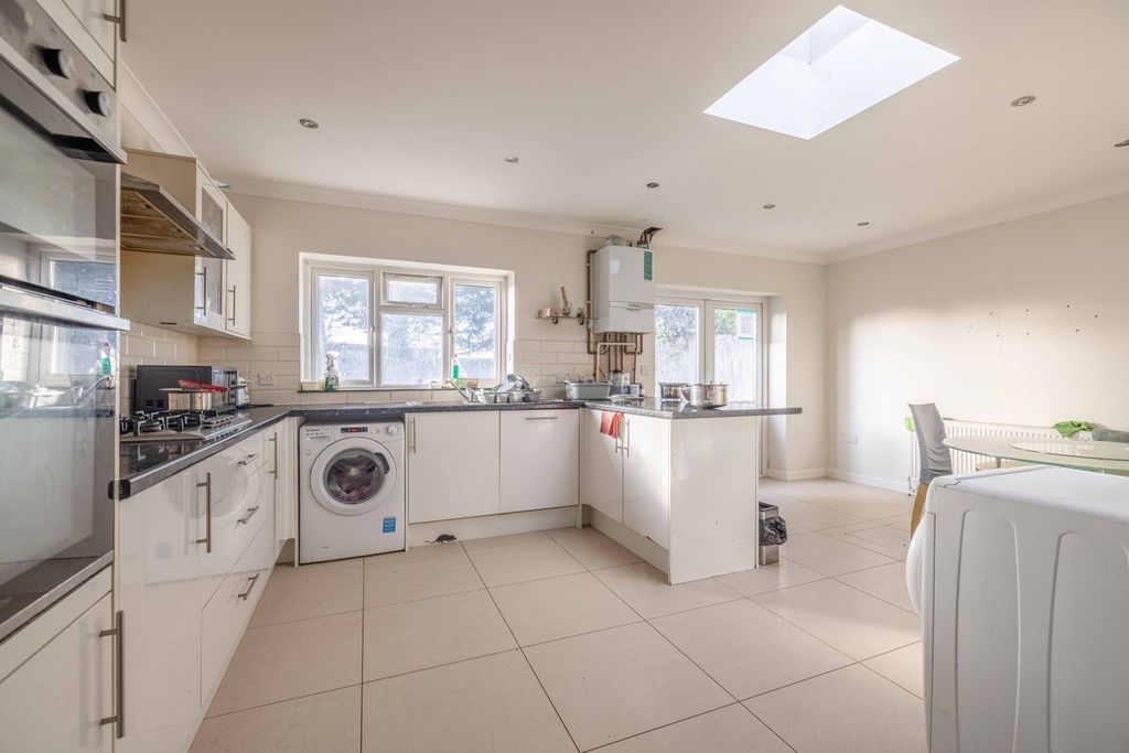 Property photo 2 of 9