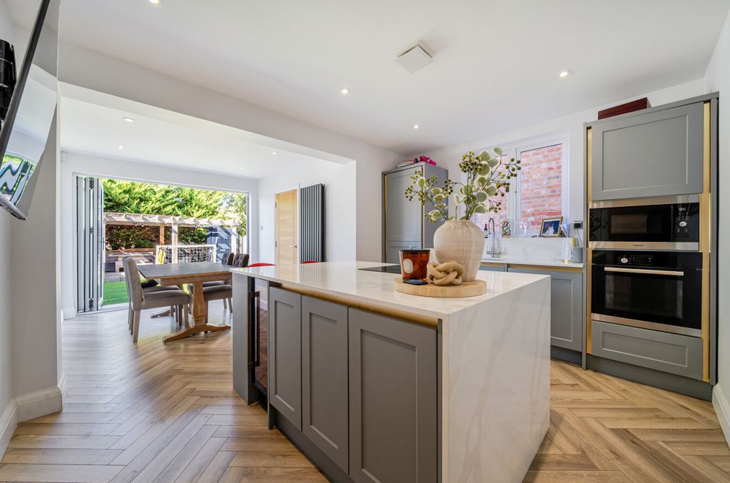 Property photo 2 of 18 1520760-12-6Aa29A...