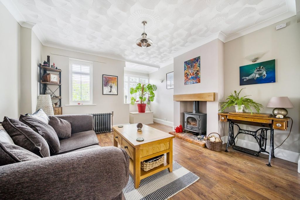 Property photo 3 of 21 1385426-10-6928782B621Aa.Jpg