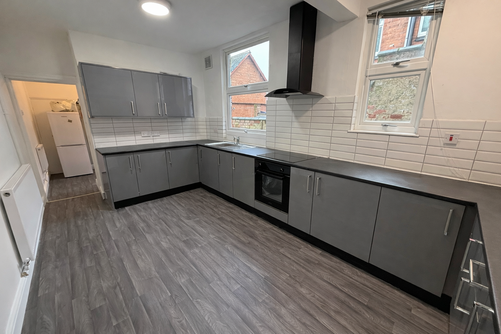 Property photo 2 of 9 Kitchen