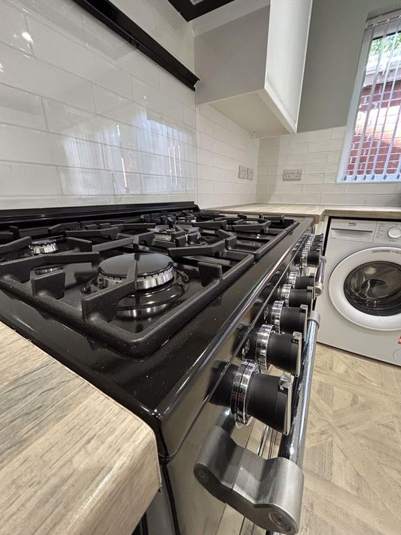 Property photo 3 of 14 Kitchen