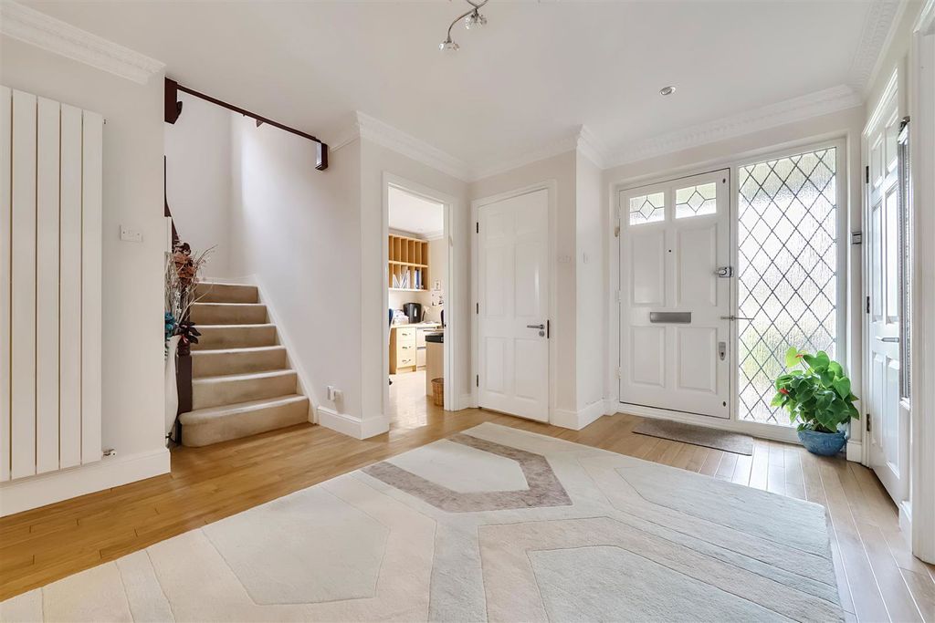 Property photo 2 of 23