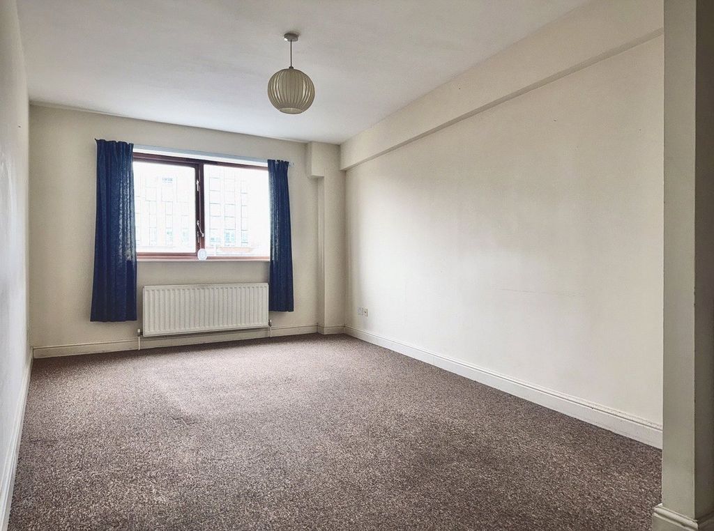 Property photo 3 of 8 Picture No. 12