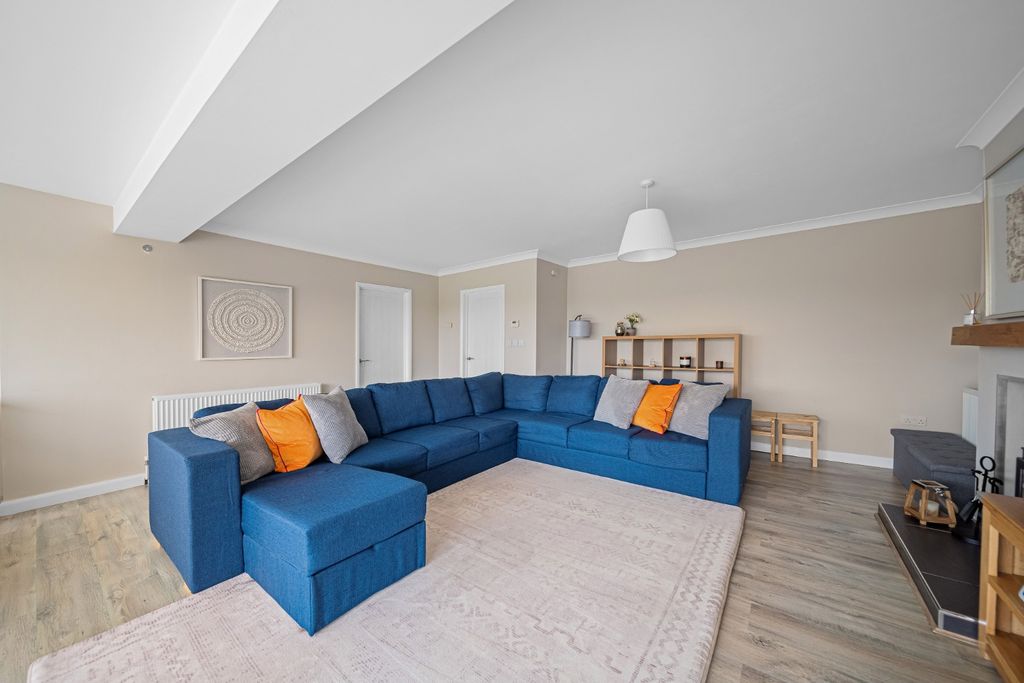 Property photo 2 of 28 4049563