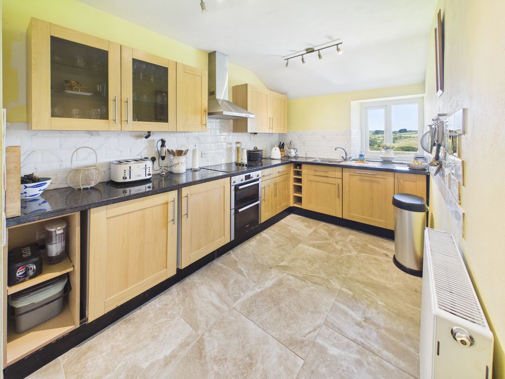 Property photo 2 of 17 Kitchen