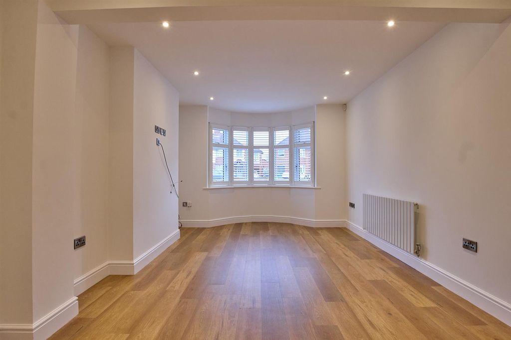 Property photo 3 of 23 Cov Rd Bb 1.Jpg