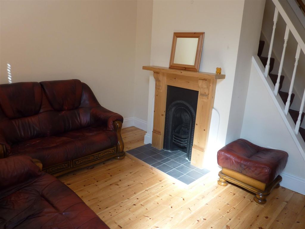 Property photo 3 of 7 Esslemont (48) Photo 1