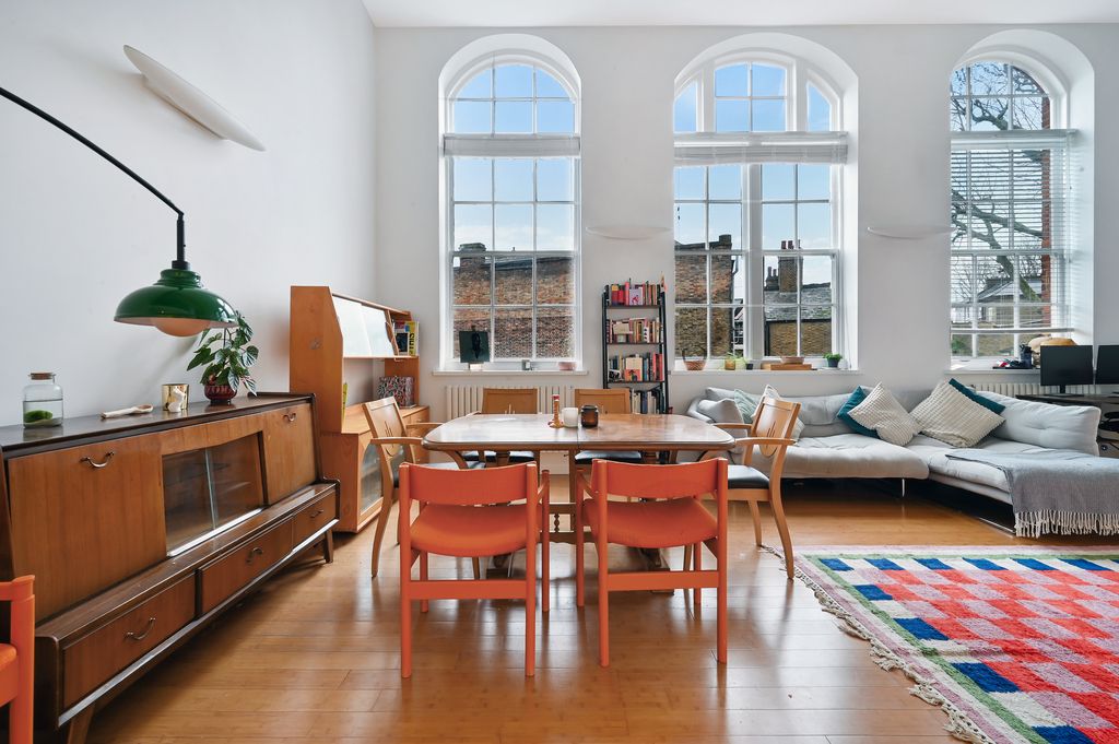 Property photo 1 of 8