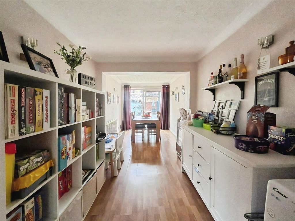 Property photo 3 of 15 Downstairs.Jpeg