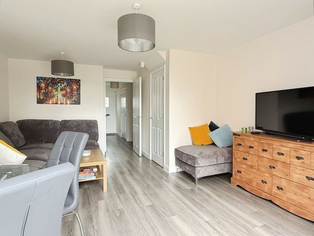 Property photo 2 of 17 Pbox-Living_Room-316150.Jpeg