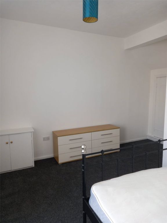 Property photo 3 of 5 Picture No. 05