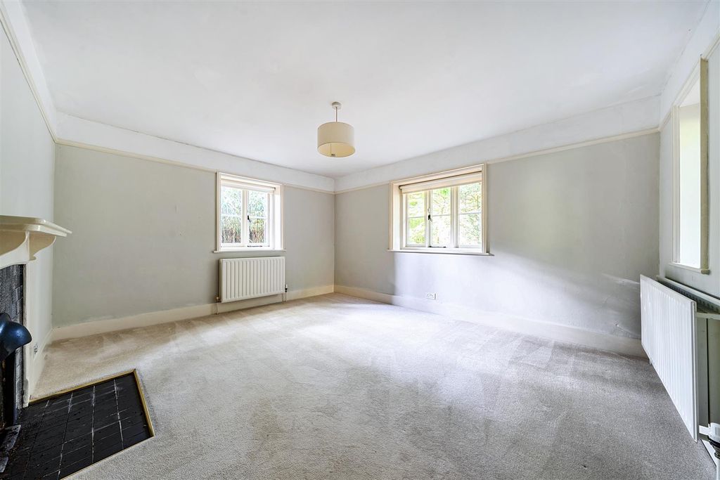 Property photo 3 of 26 Sitting Room 2nd Aspect.Jpg