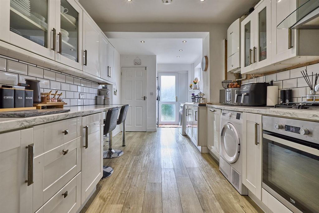 Property photo 3 of 15 Kitchen