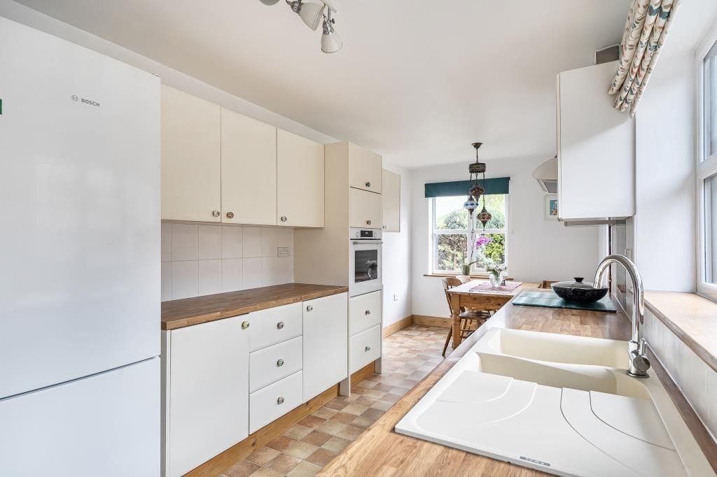 Property photo 3 of 20 Kitchen