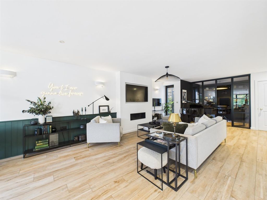 Property photo 2 of 31 Cam02885G0-Pr0523-Still017.Jpg