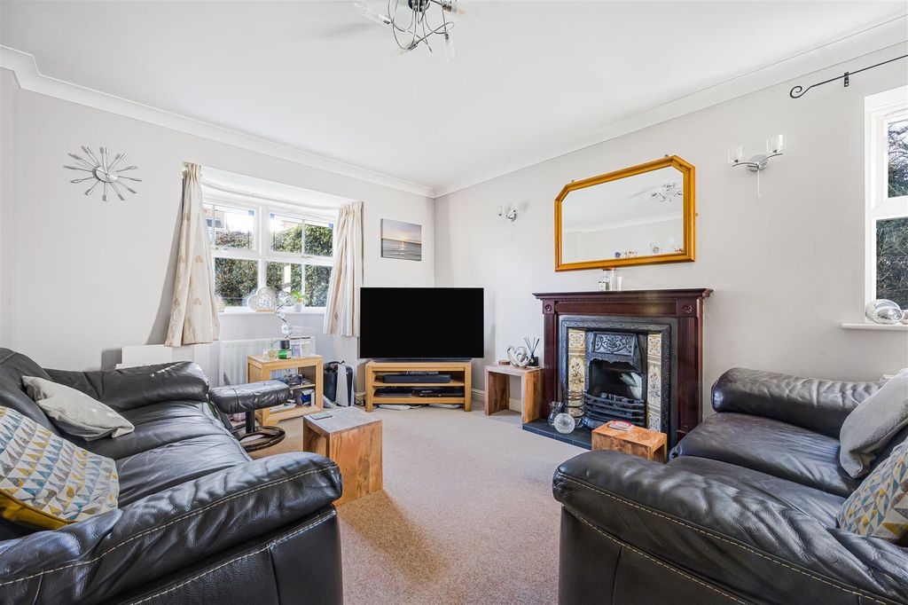 Property photo 2 of 20