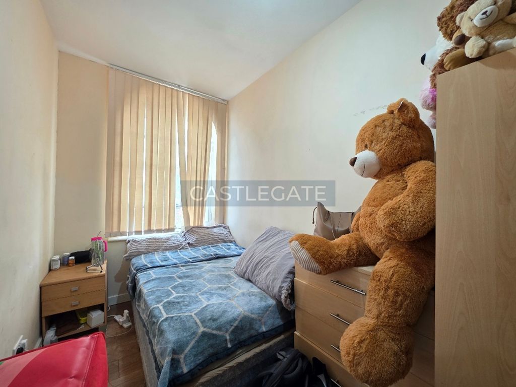 Property photo 3 of 5 Flat 9, Fitzwilliam House, 84 Fitzwilliam Street, Huddersfield, HD1 5Bb (6)