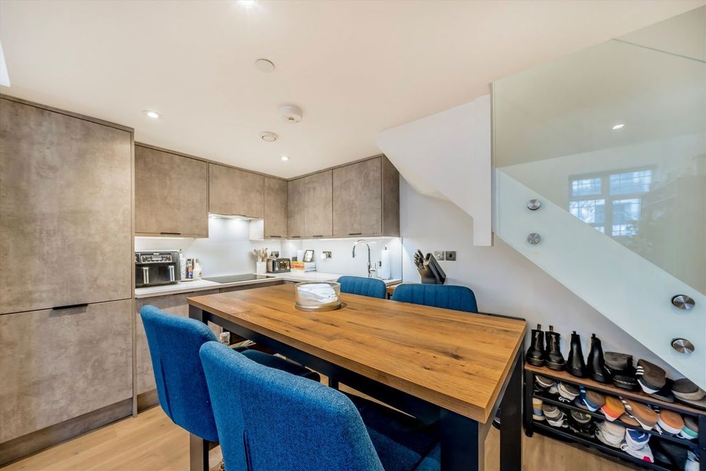 Property photo 3 of 5