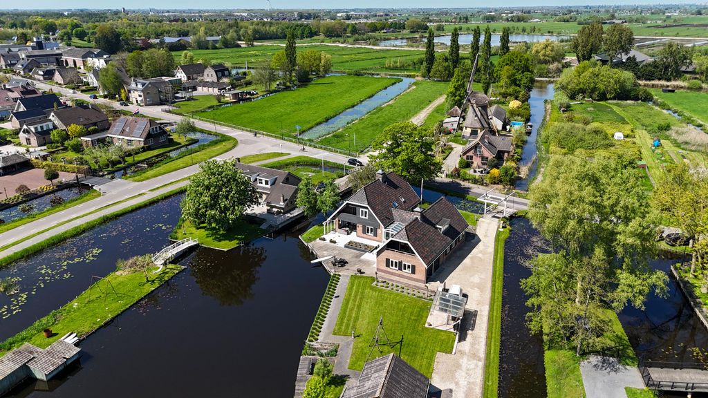 Property photo 2 of 87