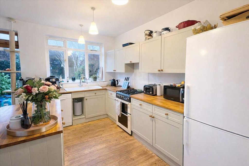 Property photo 3 of 30