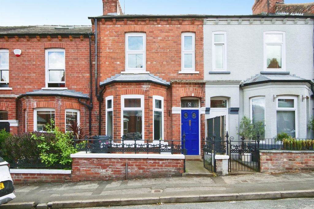 Property photo 1 of 17