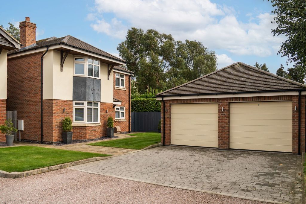 Property photo 1 of 33