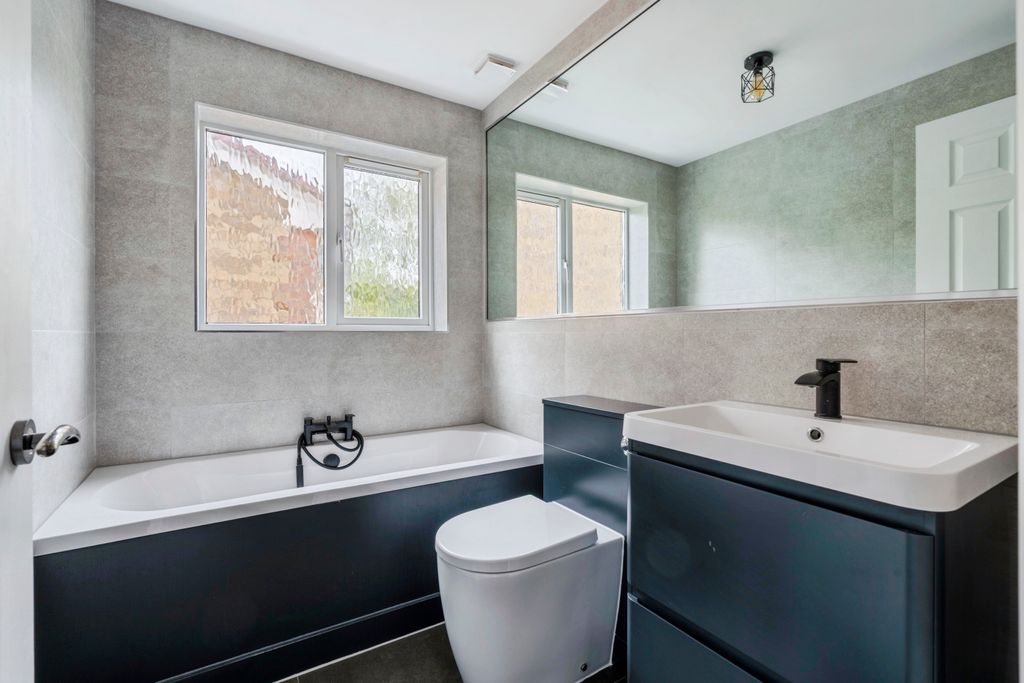Additional image 14 of 4 bed detached house for saleLinnet Close, Littlehampton BN17