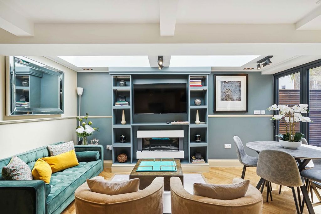 Property photo 1 of 8