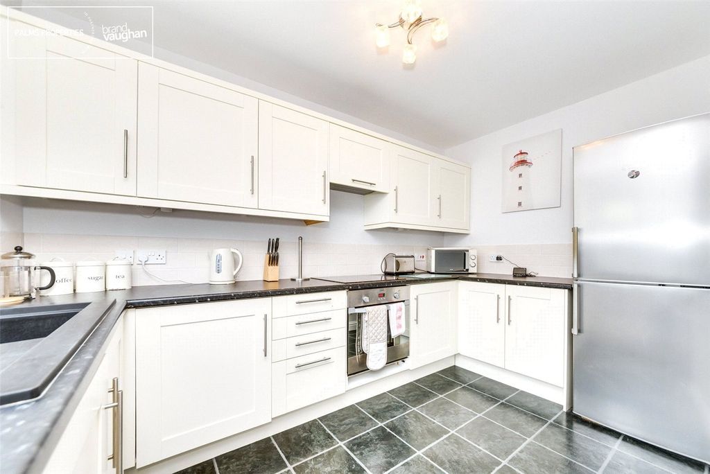 Property photo 2 of 14 Kitchen