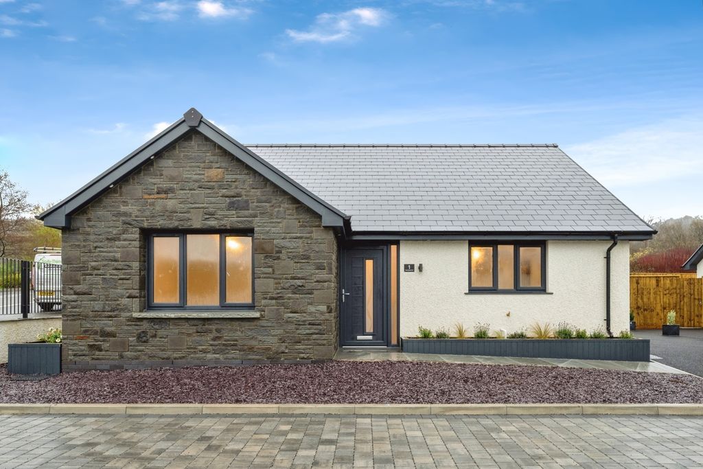 Property photo 1 of 18 Pbox-Img.Jpg