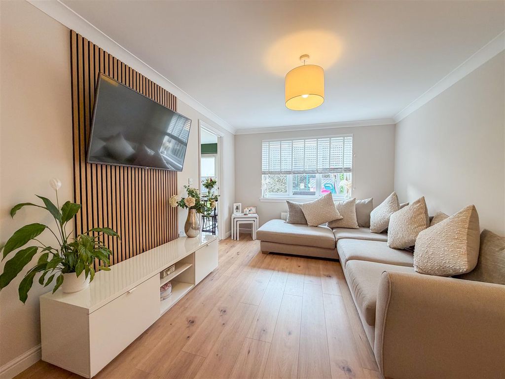 Property photo 2 of 28 Lounge