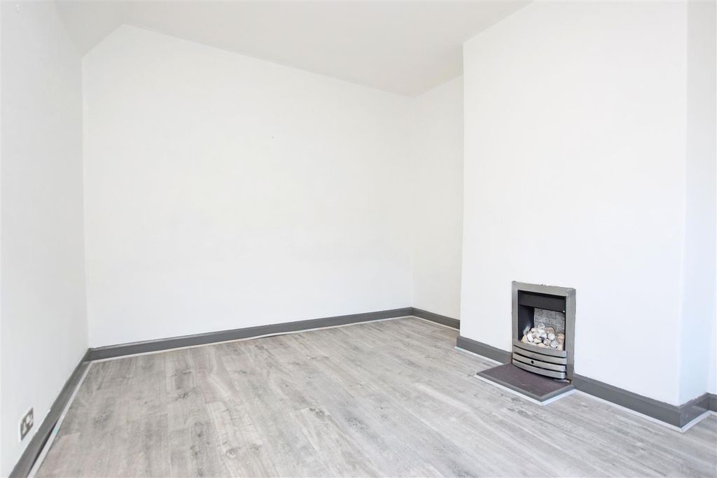 Property photo 2 of 15 Lounge.Jpg