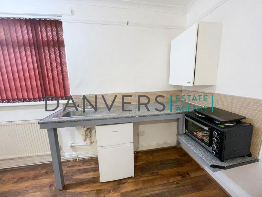 Property photo 3 of 5 Kitchen.Jpg