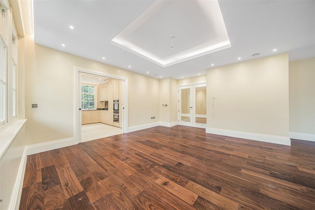 Property photo 1 of 10 Flat4,28Thebishops_ (19).Jpg