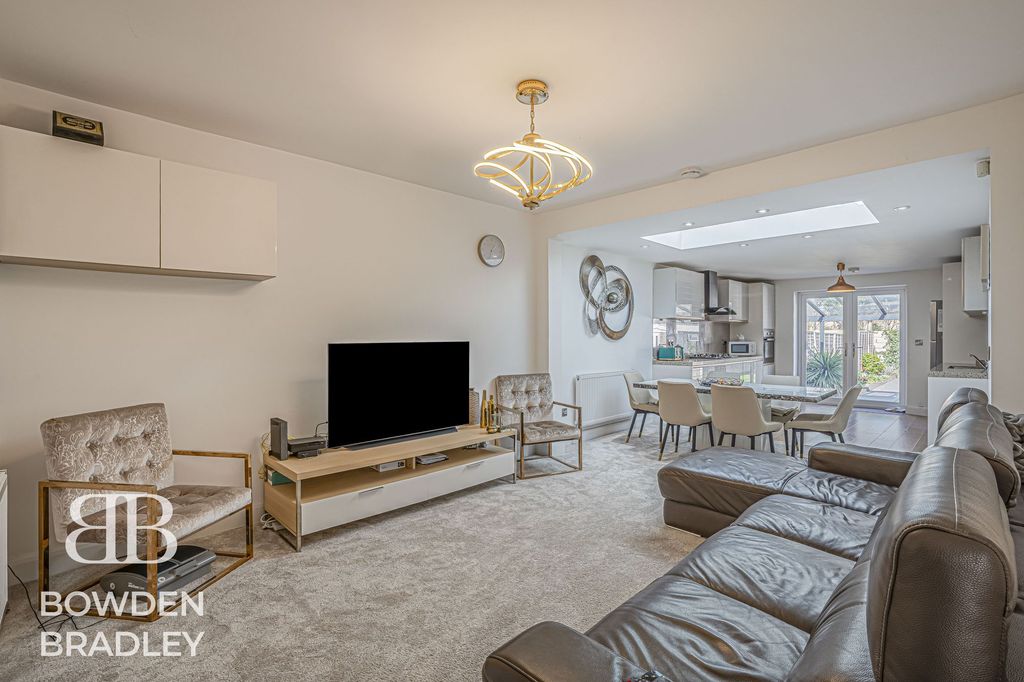 Property photo 2 of 22