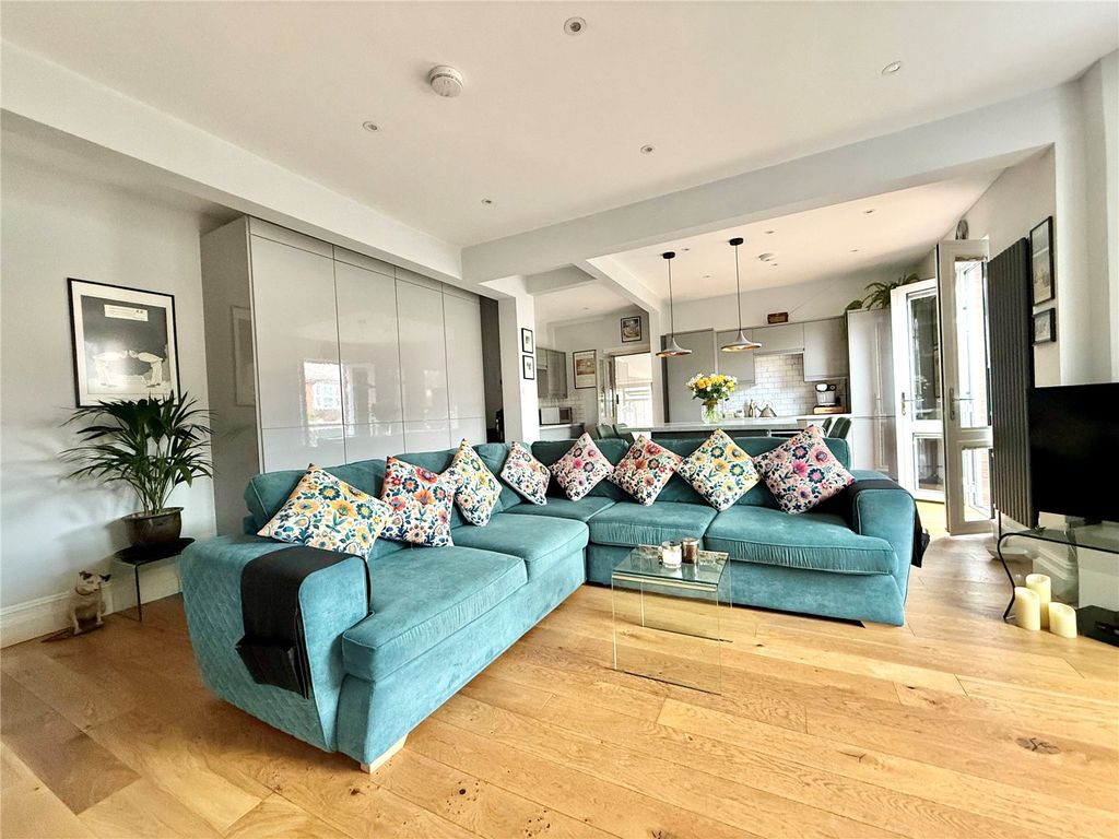 Property photo 2 of 24 Picture No. 13