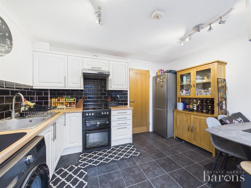 Property photo 3 of 25 Cam05500G0-Pr0138-Still010.Jpg