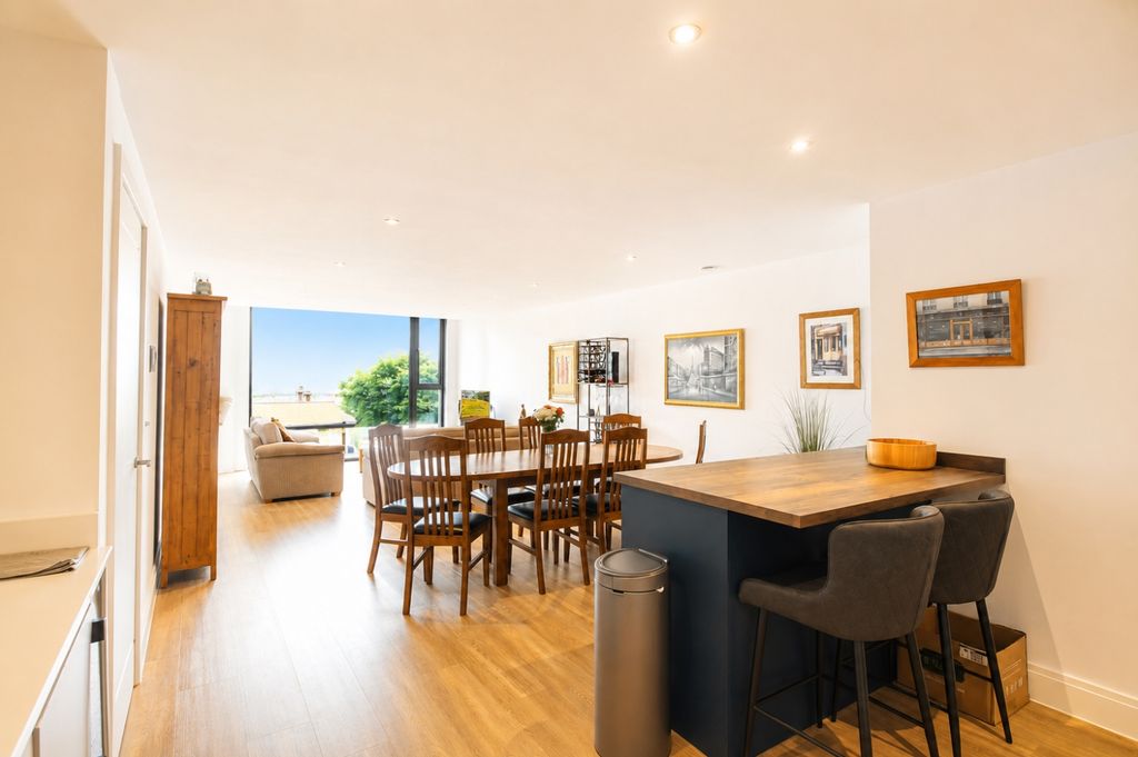 Property photo 2 of 19 5Fab225F-F31B-4A04-9E6B-F34433F47529
