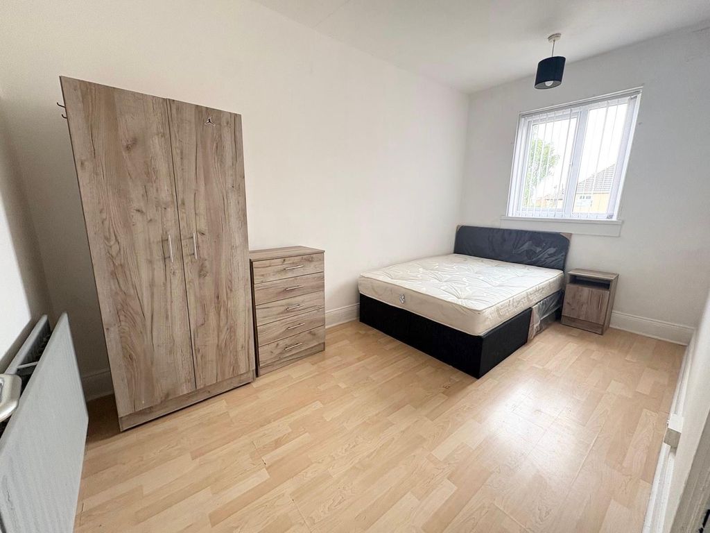 Property photo 1 of 10 4 Bed Apartment To Rent Hough Lane, Wombwell S73